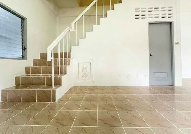 Townhouse , Corner Romklao 6, Min Buri, Near the Pink Line MRT, Min Buri Station., Bangkok