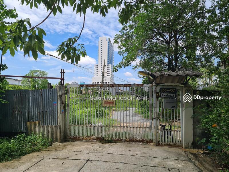 ที่ดินถมแล้ว พร้อมบ้าน 2 หลัง, Bangkok