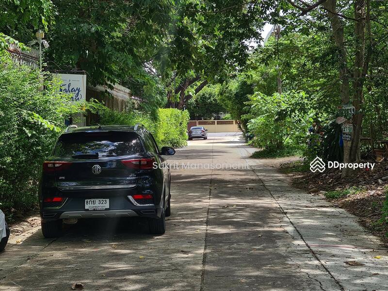 ที่ดินถมแล้ว พร้อมบ้าน 2 หลัง, Bangkok