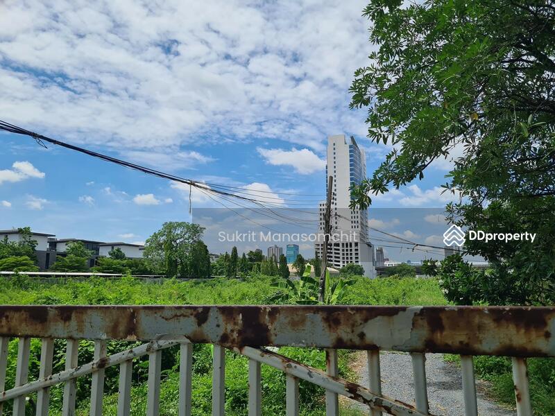 ที่ดินถมแล้ว พร้อมบ้าน 2 หลัง, Bangkok