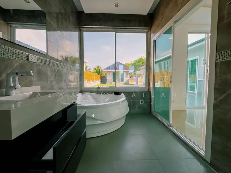 Luxury 4-Bedroom Pool Villa for Sale in Phuket Near Bang Tao Beach, Phuket