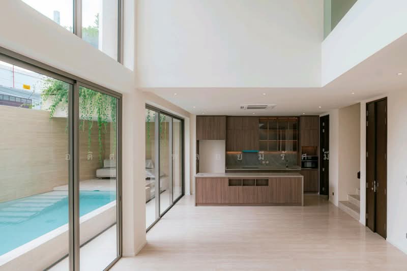 บ้านเดี่ยวระดับ Luxury 3ชั้น ถนนจันทร์ เขตบางคอแหลม, Bangkok