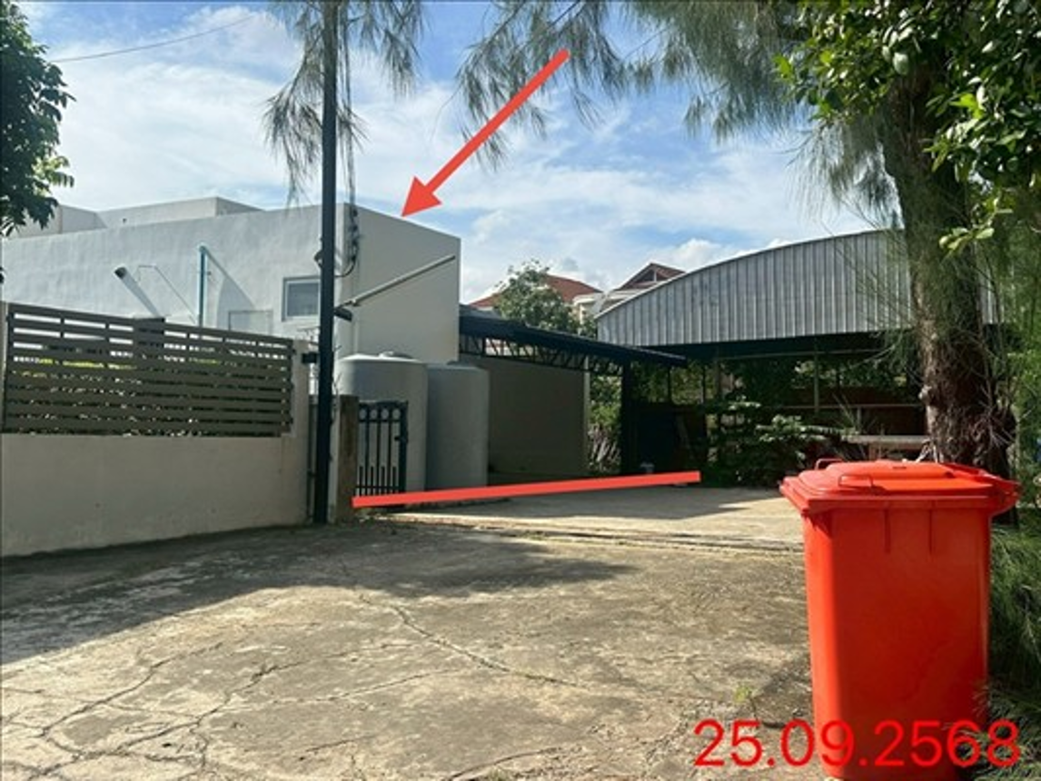 Single-detached house in Phra Khanong, Bangkok.