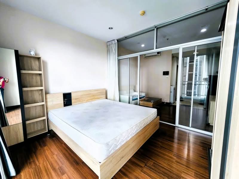 Supalai Lite Sathorn-Charoenrat, Bangkok