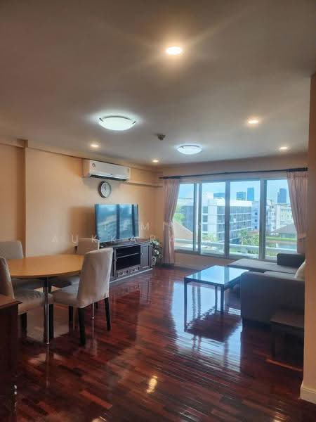 Navin Court, Bangkok