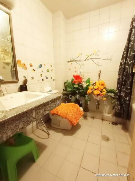 Klongjan Place condominium, Bangkok