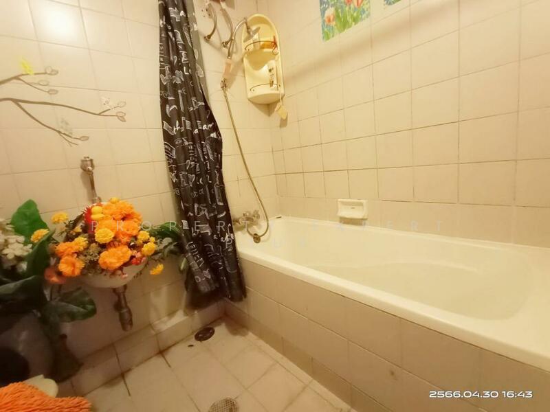 Klongjan Place condominium, Bangkok