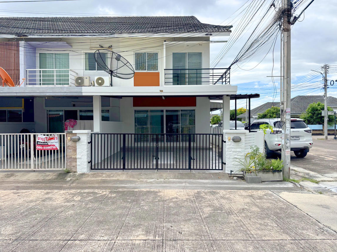 Townhouse Chaoticom Modernity Panthong Chonburi
