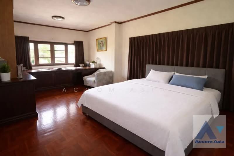 4 Bedrooms House for Sale in Sukhumvit, Bangkok near BTS Phra khanong at Moo Baan Pakamas, Bangkok