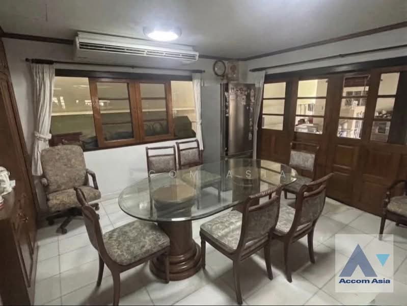 4 Bedrooms House for Sale in Sukhumvit, Bangkok near BTS Phra khanong at Moo Baan Pakamas, Bangkok