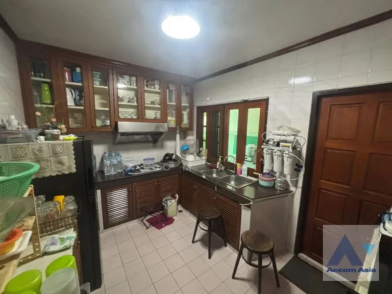 4 Bedrooms House for Sale in Sukhumvit, Bangkok near BTS Phra khanong at Moo Baan Pakamas, Bangkok