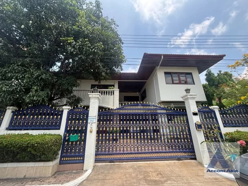 4 Bedrooms House for Sale in Sukhumvit, Bangkok near BTS Phra khanong at Moo Baan Pakamas, Bangkok