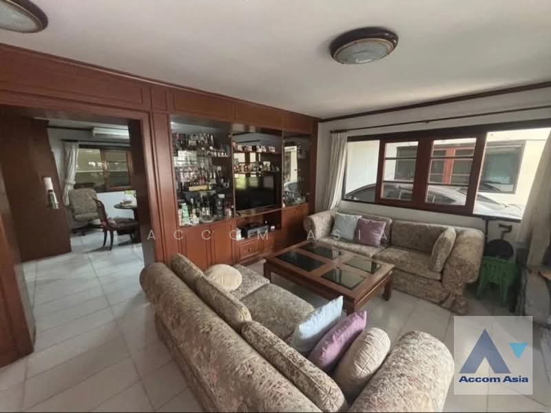 4 Bedrooms House for Sale in Sukhumvit, Bangkok near BTS Phra khanong at Moo Baan Pakamas, Bangkok