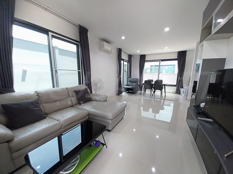Britania Srinakarin, Samut Prakan