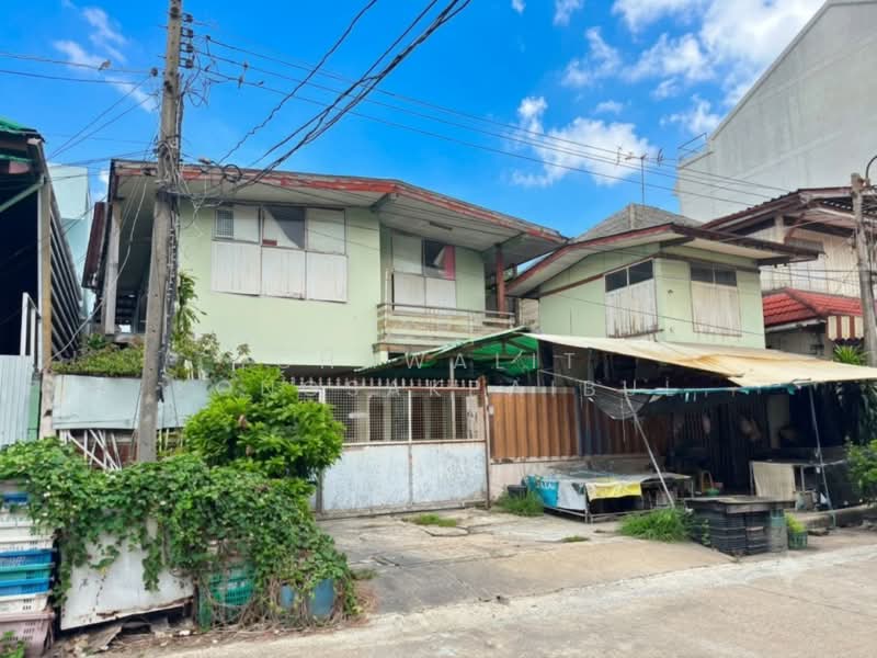 Land for sale with a 2-story house on Dan Kao Road, Soi 1. 55 sq.wa. (approximately 14 x 16 meters), Samut Prakan