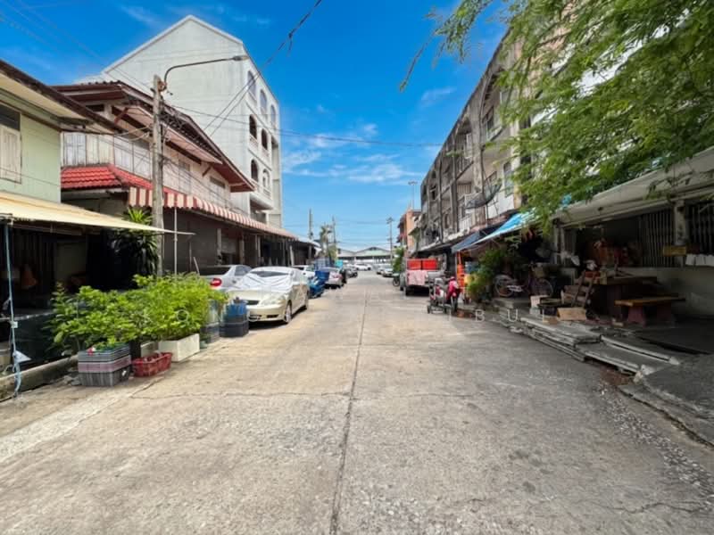 Land for sale with a 2-story house on Dan Kao Road, Soi 1. 55 sq.wa. (approximately 14 x 16 meters), Samut Prakan