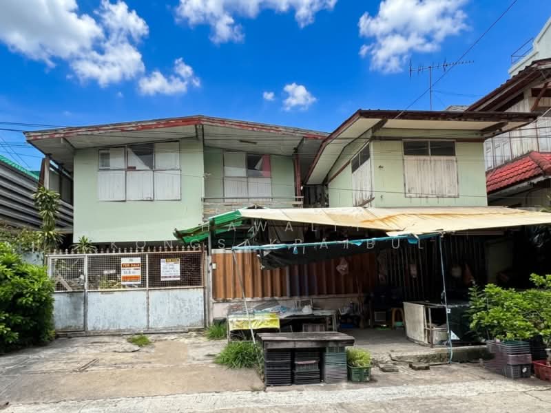 Land for sale with a 2-story house on Dan Kao Road, Soi 1. 55 sq.wa. (approximately 14 x 16 meters), Samut Prakan