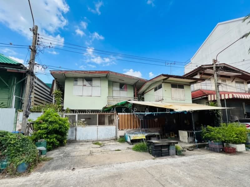 Land for sale with a 2-story house on Dan Kao Road, Soi 1. 55 sq.wa. (approximately 14 x 16 meters), Samut Prakan