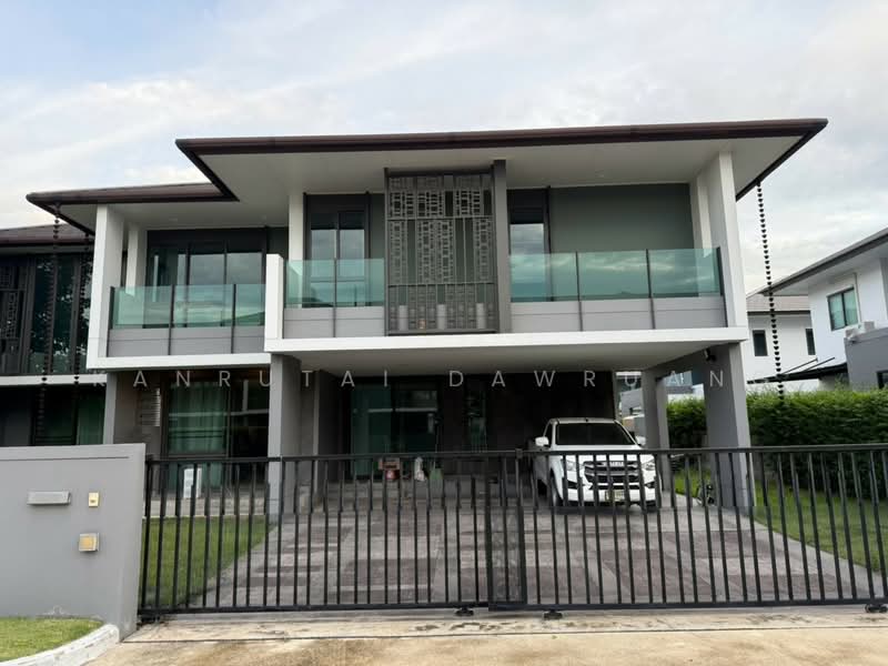 Setthasiri Thawiwatthana, Bangkok