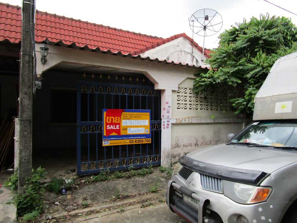 Townhouse project at Nattawadee, Dan Buri
