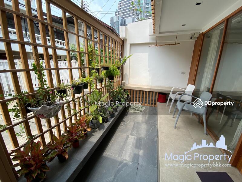 Townhouse in soi Ekkamai 12, Bangkok