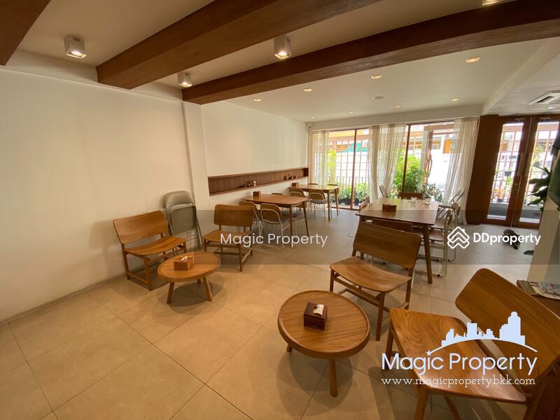 Townhouse in soi Ekkamai 12, Bangkok