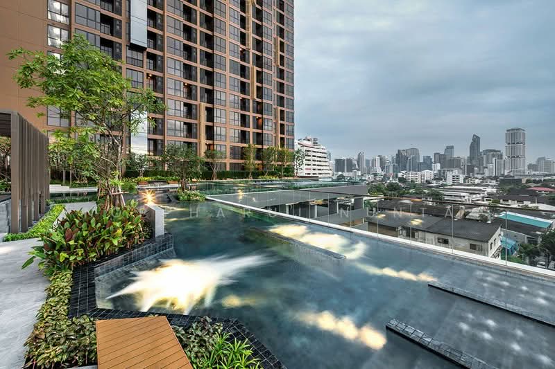 Oka Haus Sukhumvit 36, Bangkok