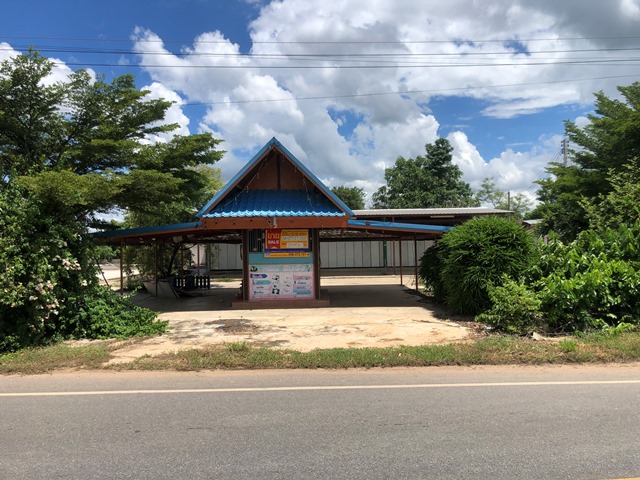 ที่ดินพร้อมบ้านพักอาศัย ตั้งอยู่ในจังหวัดอุทัยธานี มีพื้นที่ 200 ตารางวา มี 3 ห้องนอน 2 ห้องน้ำ สภาพดี มีถนนเข้า-ออกสะดวก