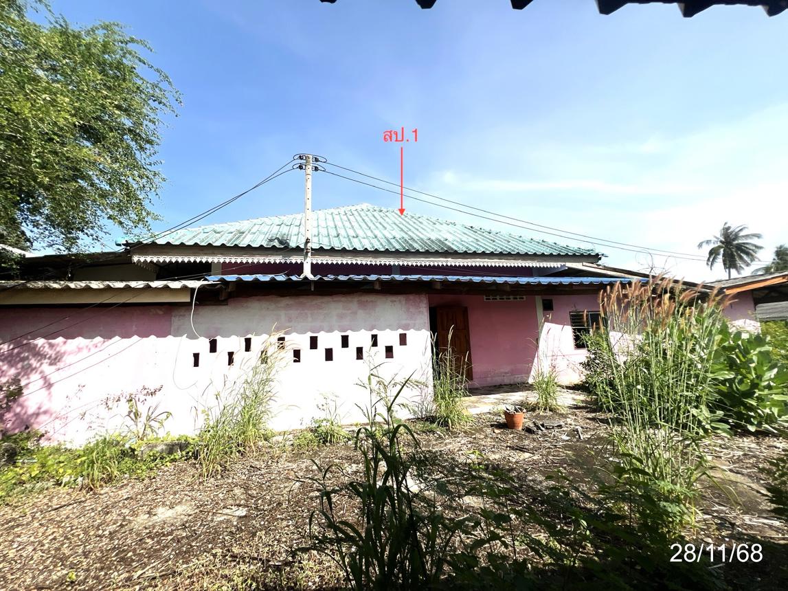 Single-detached house in Chai Nat Province, facing the Ka Canal.