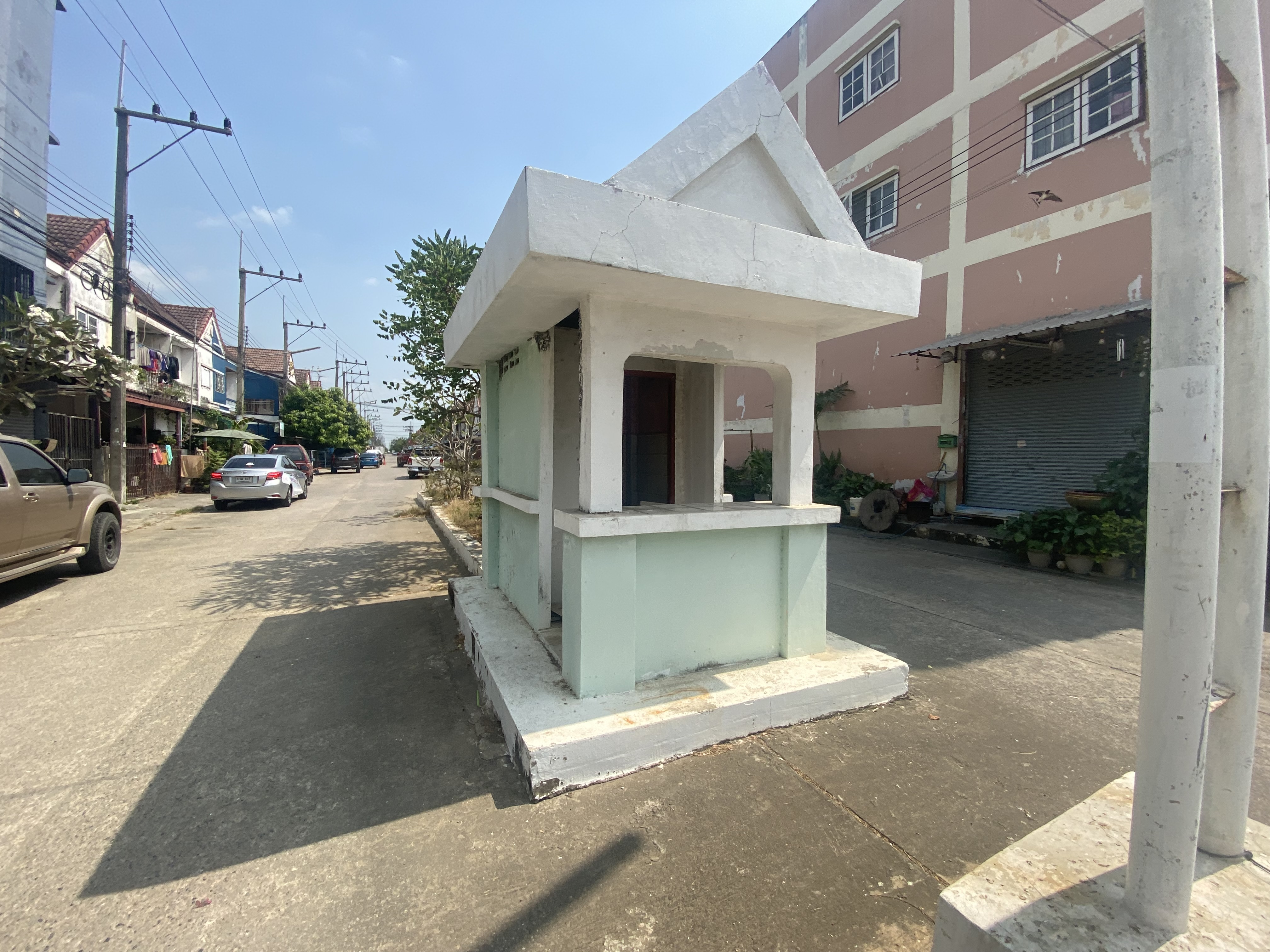 ทาวน์เฮ้าส์ 2 ชั้น โครงการแผ่นดินธรรม ลำลูกกา คลอง 8