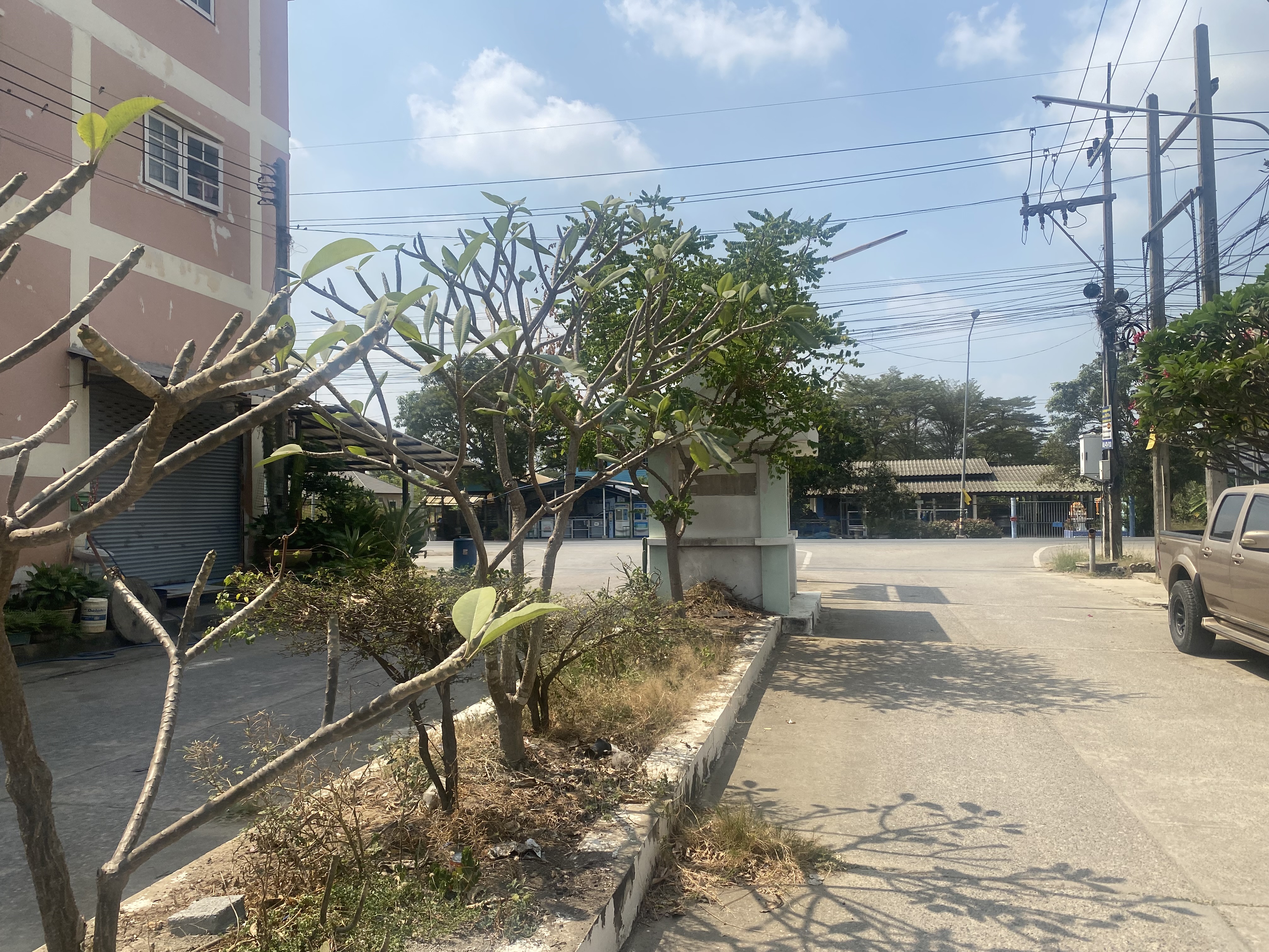 ทาวน์เฮ้าส์ 2 ชั้น โครงการแผ่นดินธรรม ลำลูกกา คลอง 8