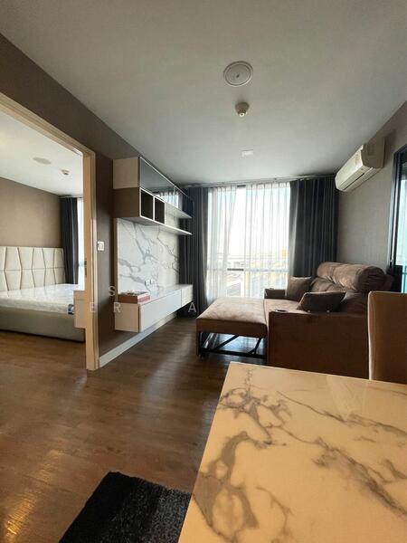 Esta Bliss Ramintra, Bangkok