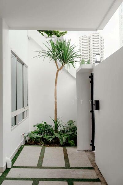 Townhome 3 storey 48 sq.w. Soi Sukhumvit 15, Bangkok