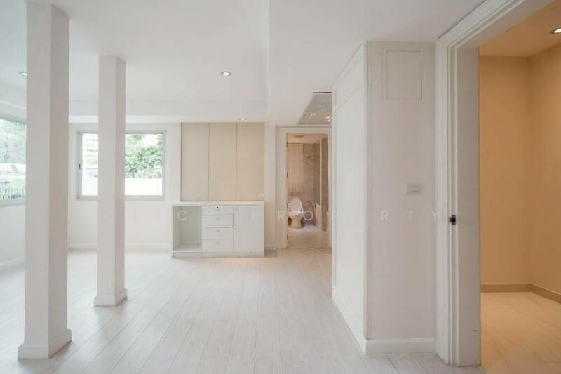 Townhome 3 storey 48 sq.w. Soi Sukhumvit 15, Bangkok