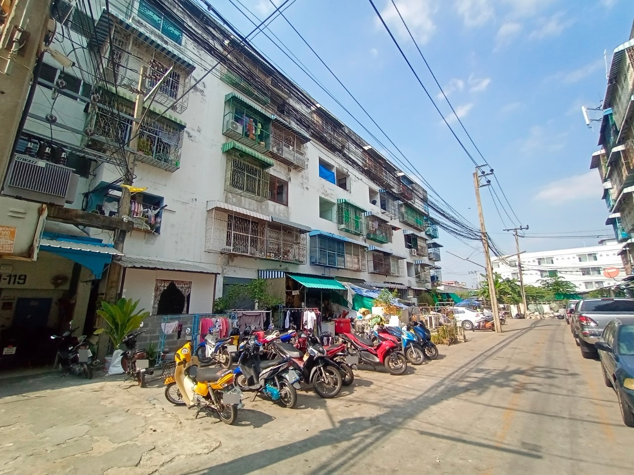 Condominium project at Don Muang Housing Estate 1