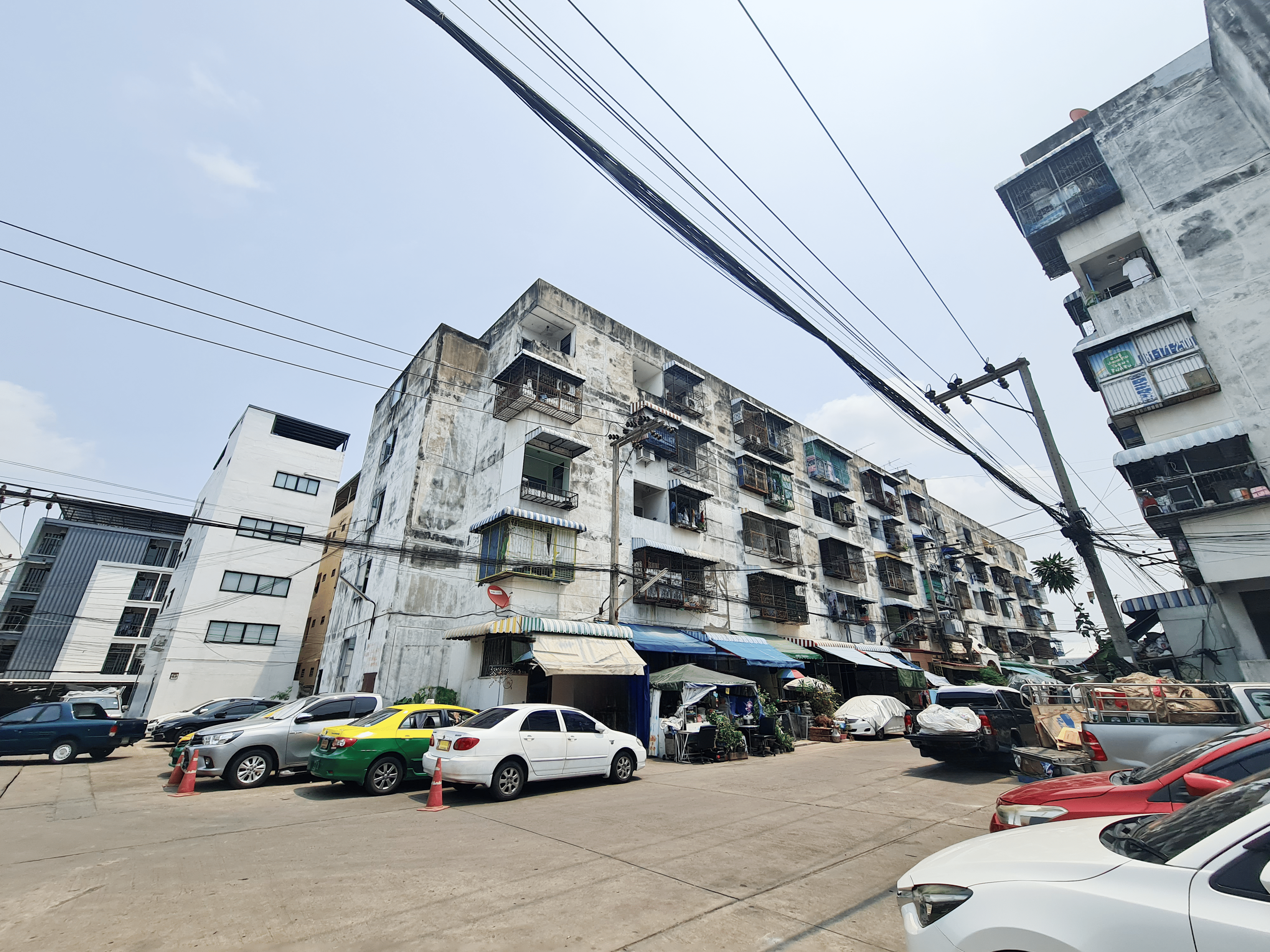 คอนโดมิเนียม โครงการบ้านเสรีไทย บางกะปิ