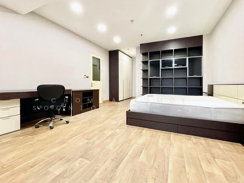 Nusasiri Grand, Bangkok