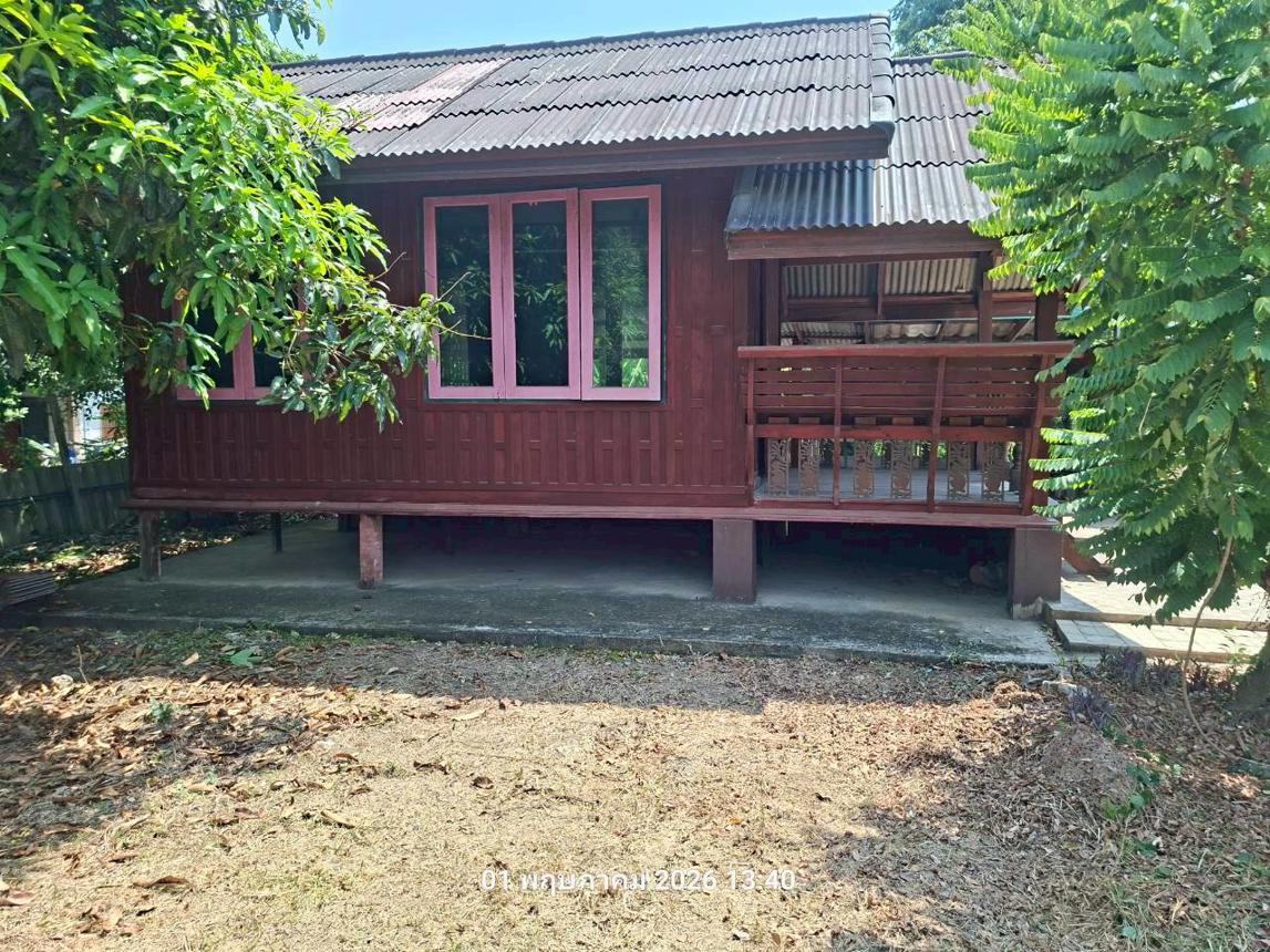 Single-Family House for Sale in Ang Thong