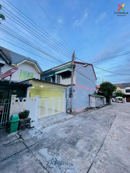 Baan Manawadee, Nonthaburi