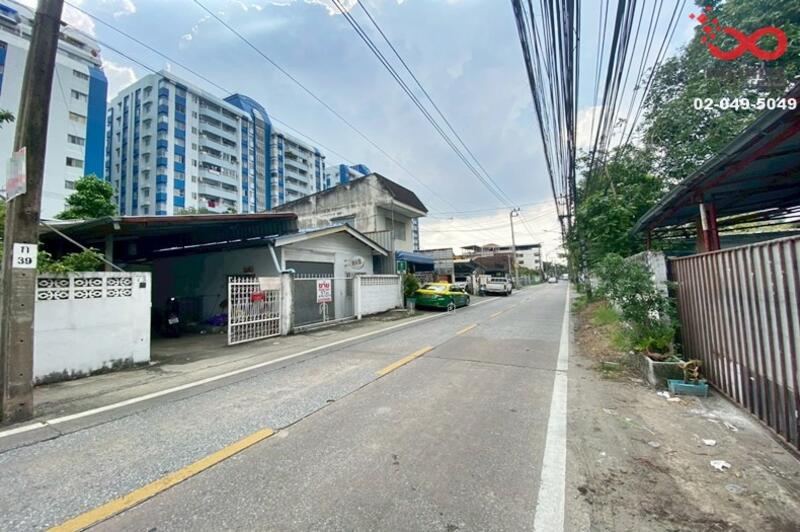 ขายที่ดินพร้อมบ้าน 2ชั้น 57ตรว. ศรีนครินทร์ 38 ใกล้ MRT สายสีเหลือง, Bangkok