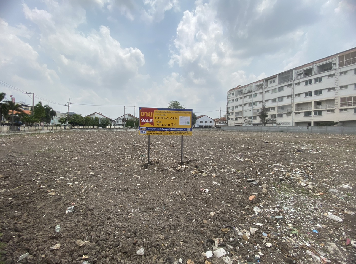 Empty land, Carden Home project, shopping plaza, Pathum Thani.