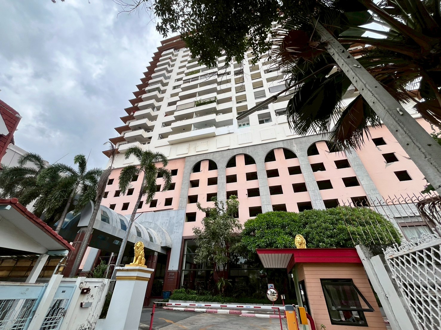 Condominium project at Mameung.