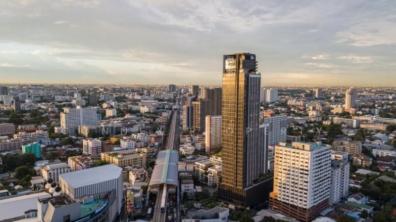 Mazarine Ratchayothin, Bangkok