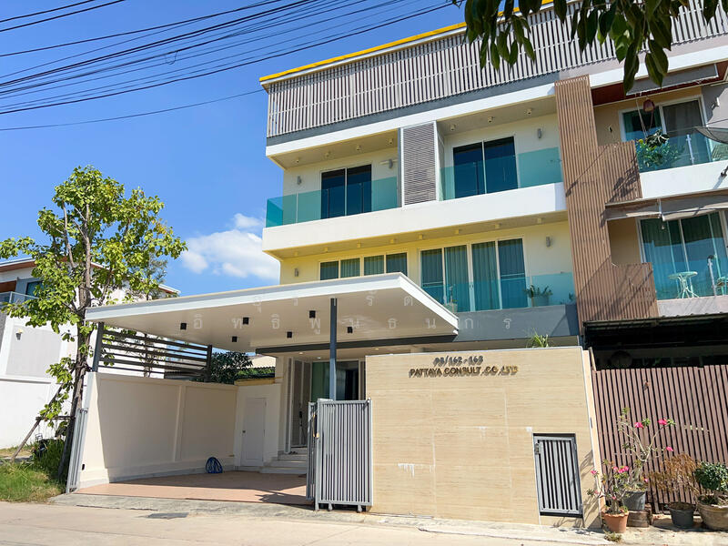 Modern Townhome for Sale 5 bed 6 Bath, soi Khao talo Pattaya, Chon Buri (Pattaya)