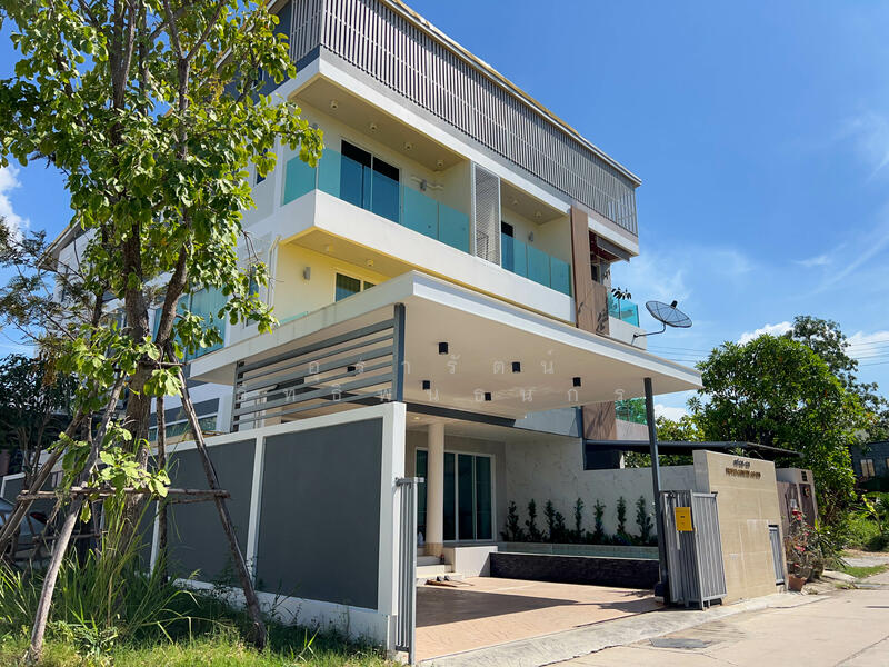 Modern Townhome for Sale 5 bed 6 Bath, soi Khao talo Pattaya, Chon Buri (Pattaya)