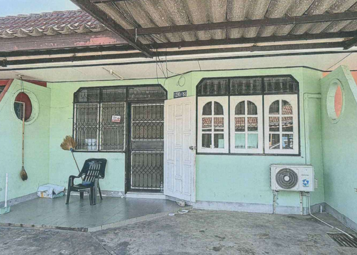 Townhouse in Si Saket City, Si Saket Province