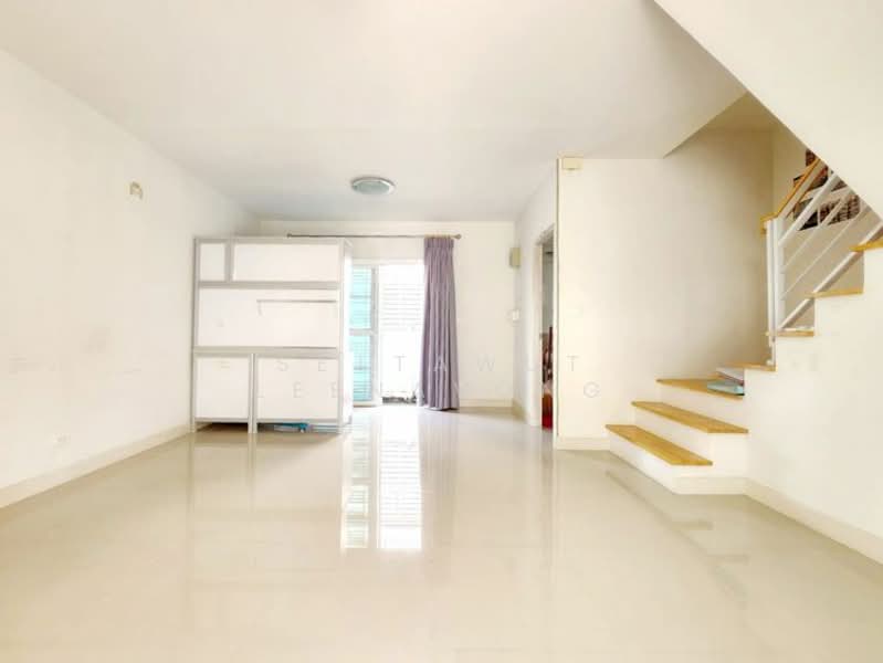 Pleno Ramintra–Wongwaen, Bangkok