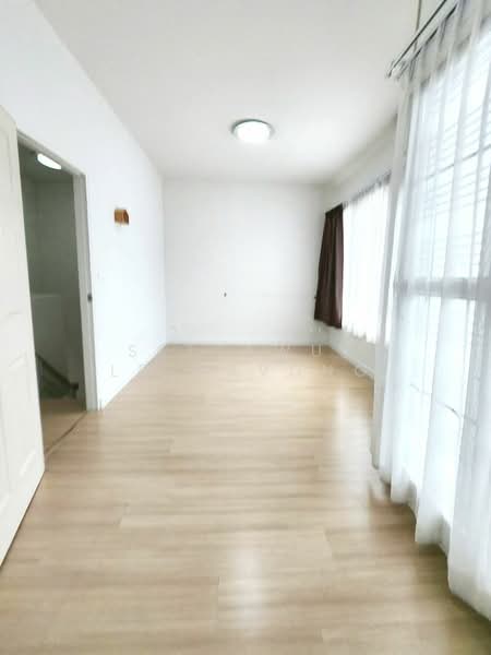 Pleno Ramintra–Wongwaen, Bangkok