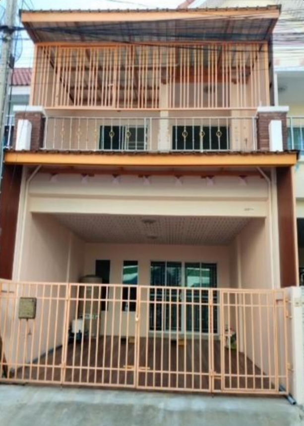 Townhouse in Krathum Baen, Samutsakorn