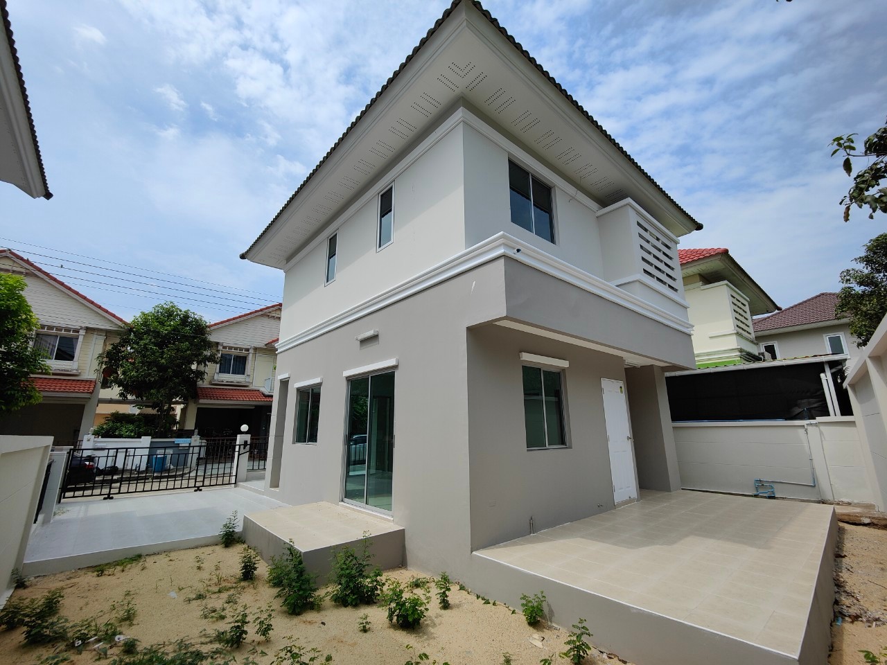 บ้านแฝด โครงการบ้านมณีรินทร์ พาร์ค 2 เมืองปทุมธานี :ปรับปรุงใหม่